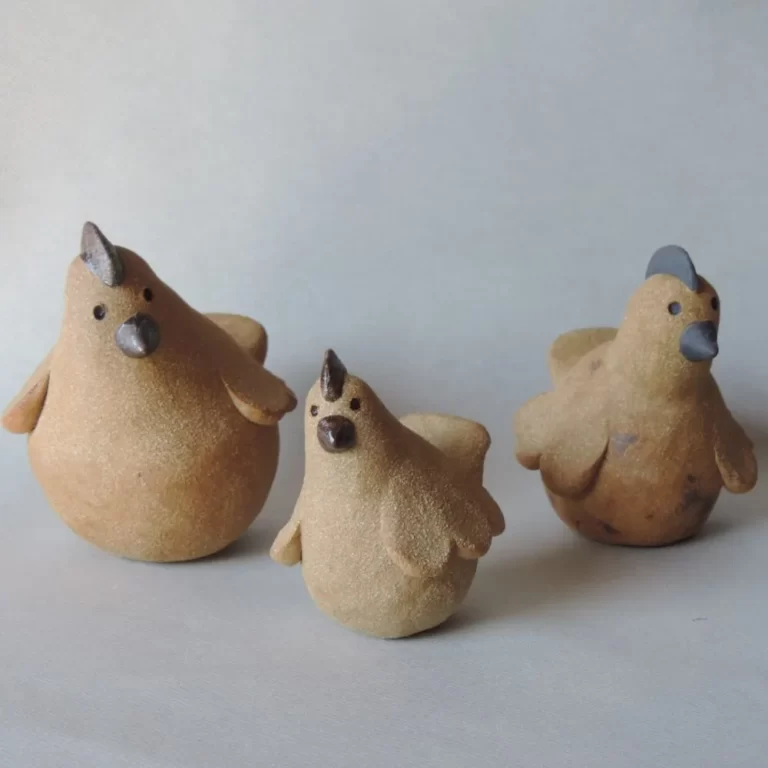 mains argile poule